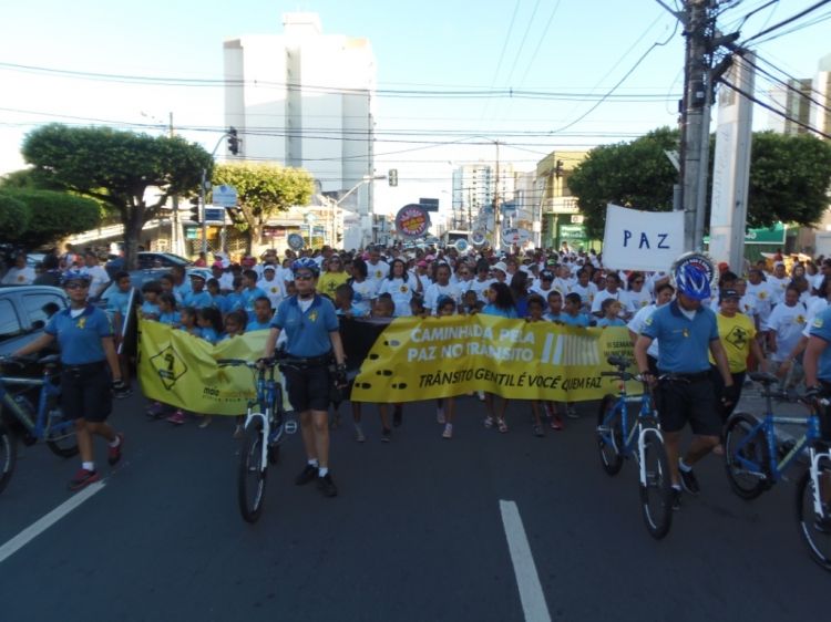 Caminhada pela Paz no Trânsito alerta sobre segurança e prevenção de acidentes - SMTT Aracaju